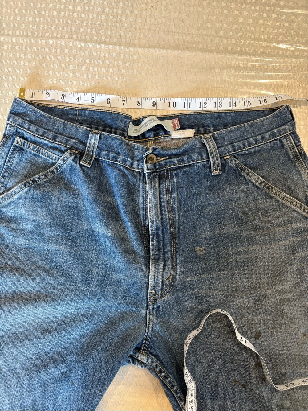 Y2K Levi’s Jeans Distressed Thrashed Size 36x32 Baggy Straight Leg Denim - Picture 14 of 16